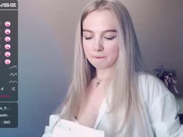 webcam girl small_blondee live cam image #604800