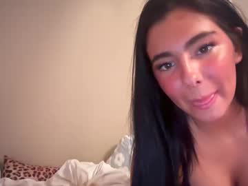 webcam girl lucyblackwell live cam image #7100470