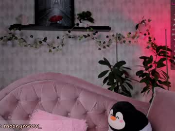 webcam girl lika_moon live cam image #4399603