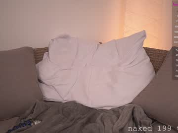 webcam girl laraslife live cam image #3115380
