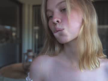 webcam girl bibi_it_is live cam image #3430424