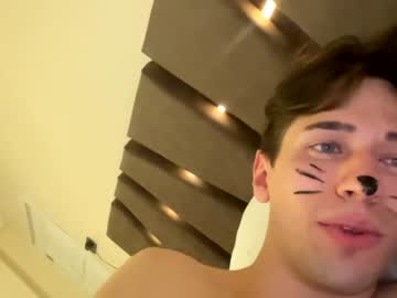 webcam man boy_with_a_joy live cam image #1599073
