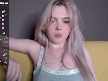 webcam girl small_blondee live cam image #1652274