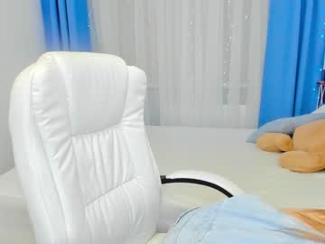 webcam girl emmika_ live cam image #4742996