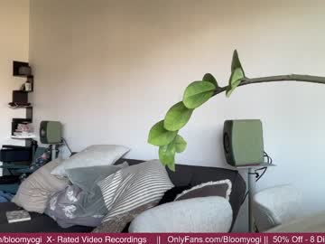 webcam girl bloomyogi live cam image #4856535