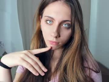 webcam girl il0_vee live cam image #4259743