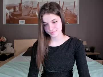 webcam girl sof1a_shy live cam image #3620246