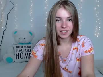 webcam girl little__cherrry live cam image #2559871