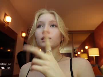 webcam girl bestblondiiecb live cam image #3653870