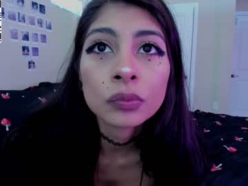 webcam girl violetttflowers live cam image #2836528