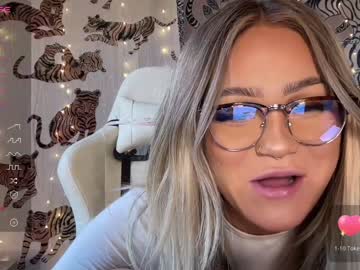 webcam girl ari_02 live cam image #5149911