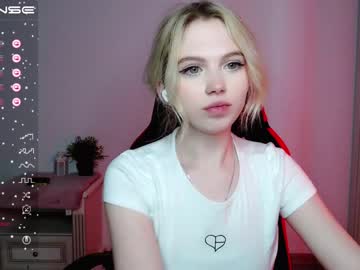 webcam girl small_blondee live cam image #3860340