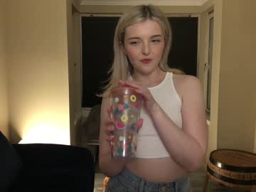 webcam girl lucydelovely live cam image #6908111