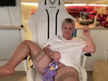 webcam girl kiradivine live cam image #5484103