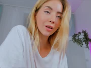 webcam girl emmi_rosee live cam image #2448702