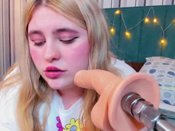 webcam girl miraclark1 live cam image #1829595
