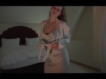 webcam girl chillwithkira live cam image #1574638