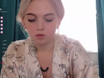webcam girl small_blondee live cam image #5268544