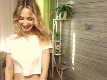 webcam girl catchy_peachy live cam image #2247611
