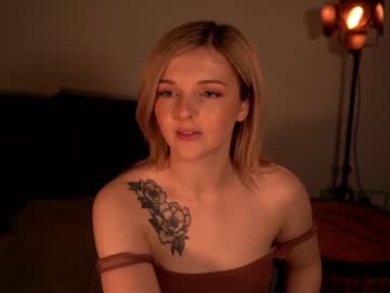 webcam girl lucydelovely live cam image #5633451