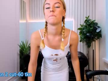 webcam girl moon__flowers live cam image #2684590