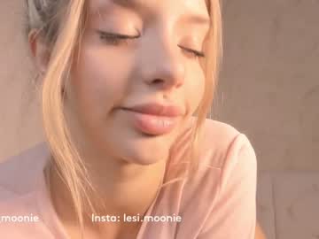 webcam girl lesi_moonie live cam image #7002378