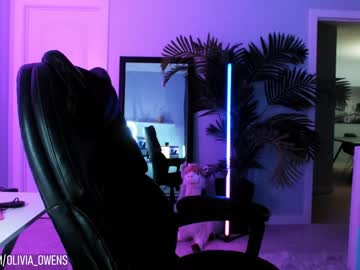 webcam girl oliviaowens live cam image #6733358