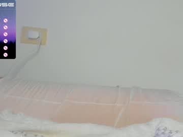 webcam girl lucie_beltran live cam image #3357432