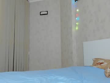 webcam girl melon_mussy live cam image #3531774