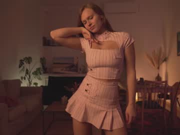 webcam girl chillwithkira live cam image #583329