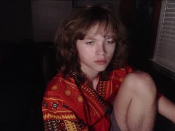 webcam man doomerdaisy live cam image #5631979