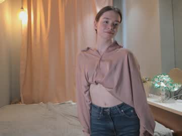 webcam girl elenecouch live cam image #7022010