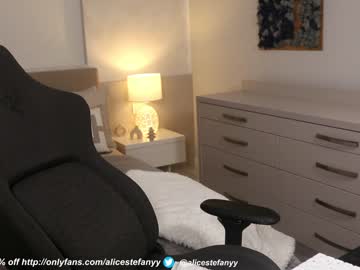 webcam girl smileyouarehere live cam image #3821702