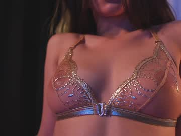 webcam girl lucie_beltran live cam image #6993472