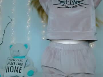 webcam girl little__cherrry live cam image #2523557