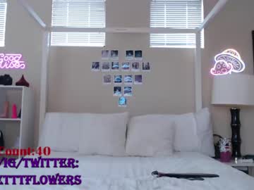 webcam girl violetttflowers live cam image #2148007