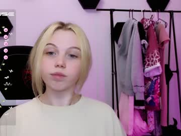 webcam girl small_blondee live cam image #4374694