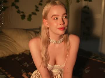 webcam girl mother__of__dragons live cam image #5687278