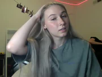 webcam girl petiteblondie13 live cam image #7001200