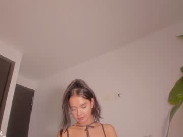 webcam girl alicia_uwu live cam image #1560037