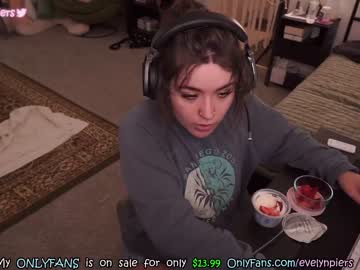 webcam girl evelynpiers live cam image #4600118