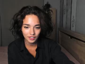 webcam girl ella_flare live cam image #2536665