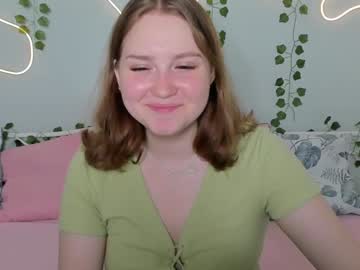webcam girl sshy_dream live cam image #7028590