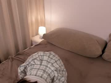 webcam girl peek_in_my_window live cam image #6599980