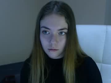 webcam girl zoey_deuttch live cam image #3737776