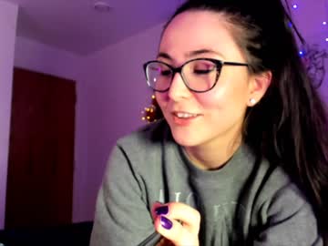 webcam girl littlee33 live cam image #1919221