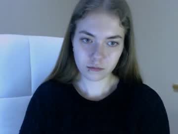 webcam girl zoey_deuttch live cam image #3731543