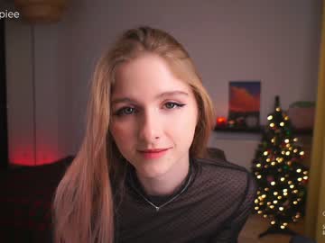 webcam girl pixie_pie live cam image #3439240