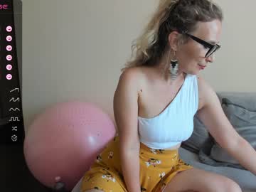webcam girl emilymilf__ live cam image #5160622