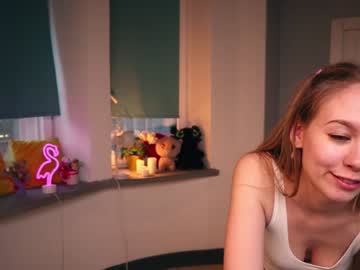 webcam girl aleksa_cutie live cam image #1472329